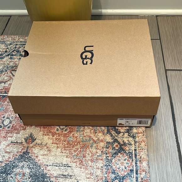 UGG Chestnut Shearling Lined Boots - Picture 15 of 16